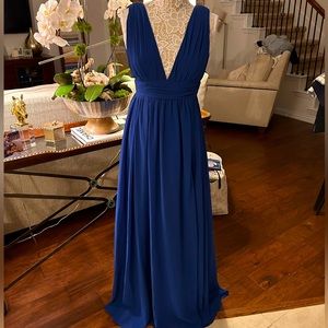 Lulu’s Royal blue deep v neck gown, size Small. EUC, perfect!